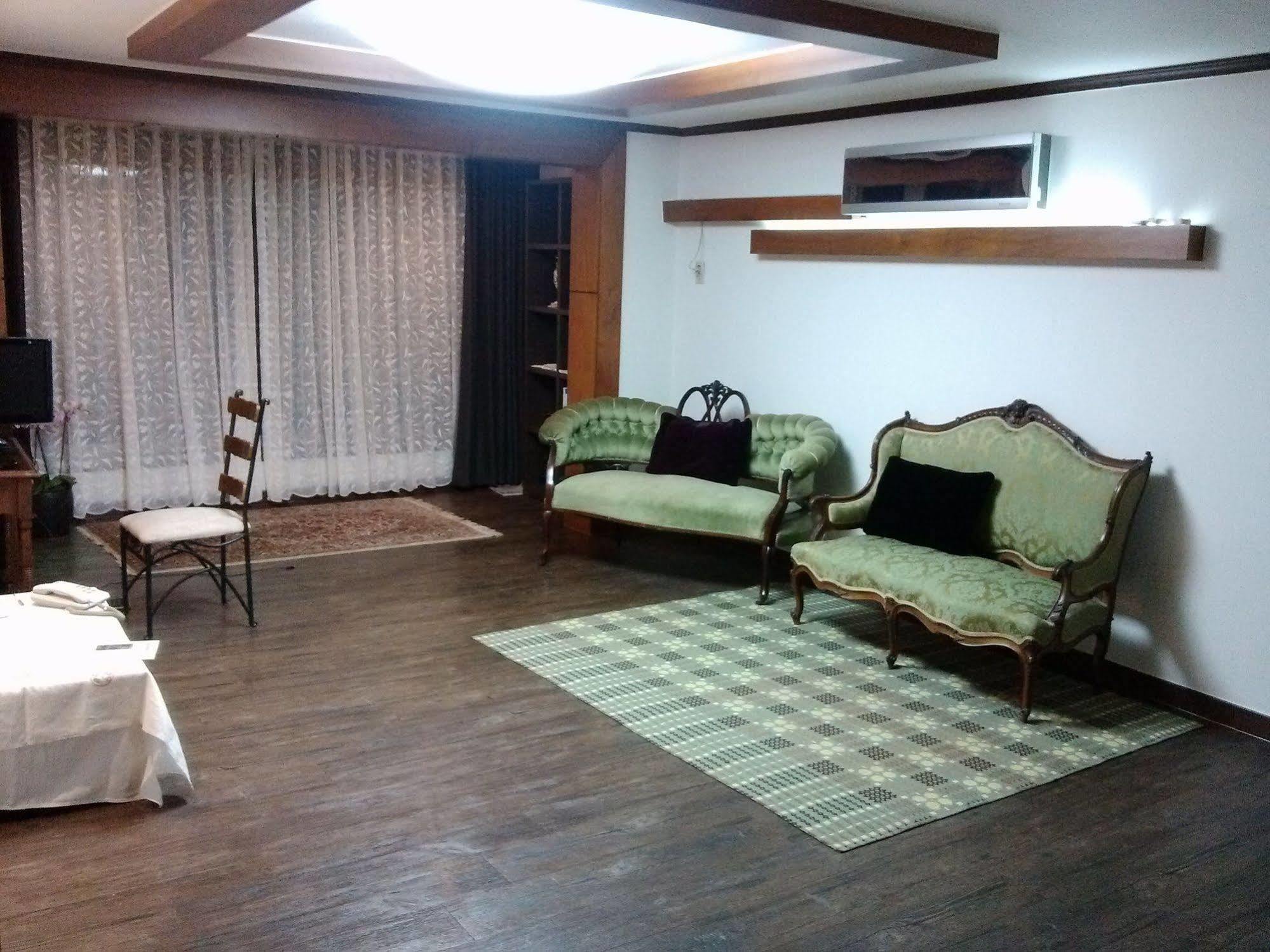 K Star Road Guesthouse - Hostel Seoul Exterior foto