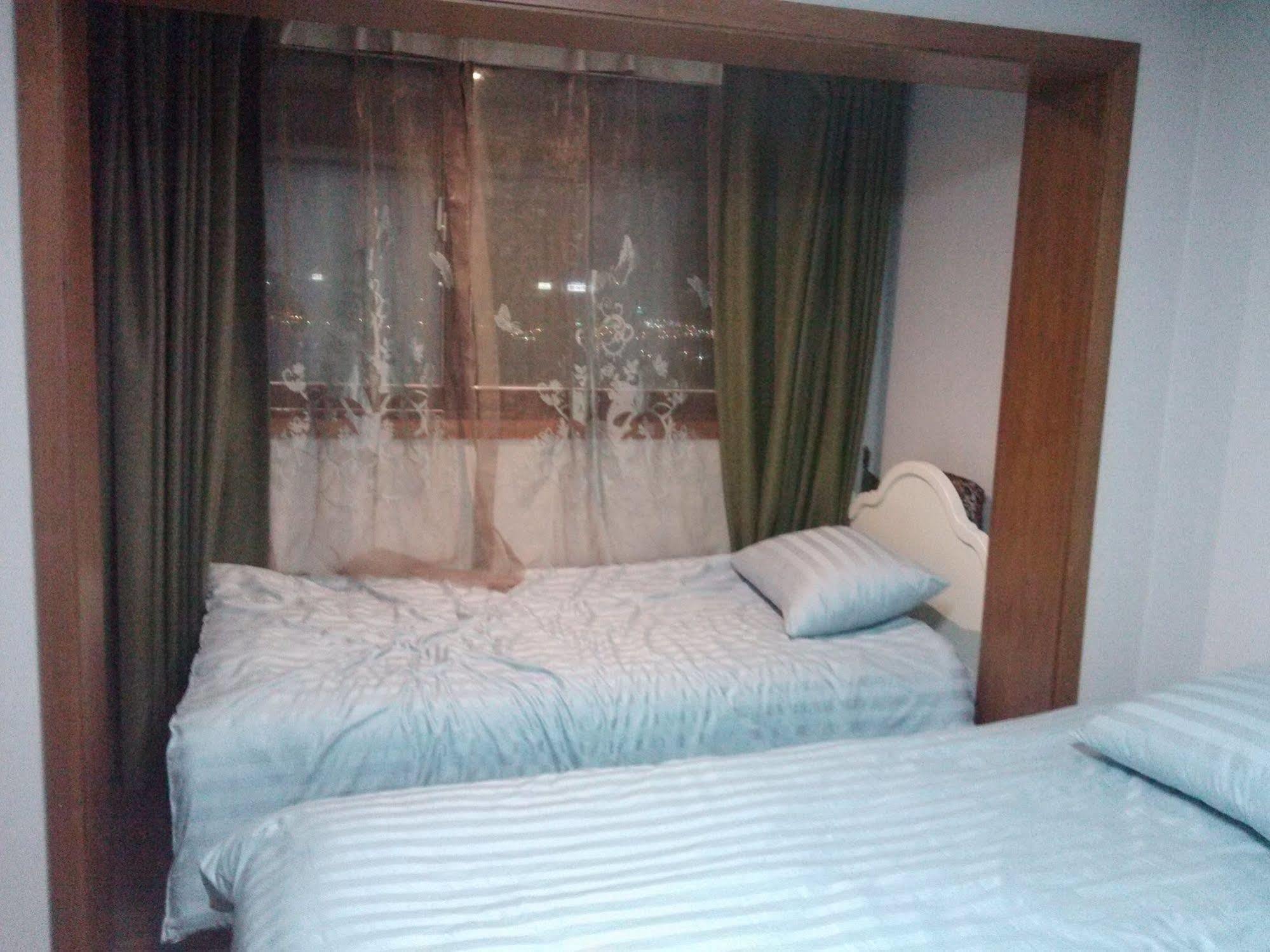 K Star Road Guesthouse - Hostel Seoul Exterior foto