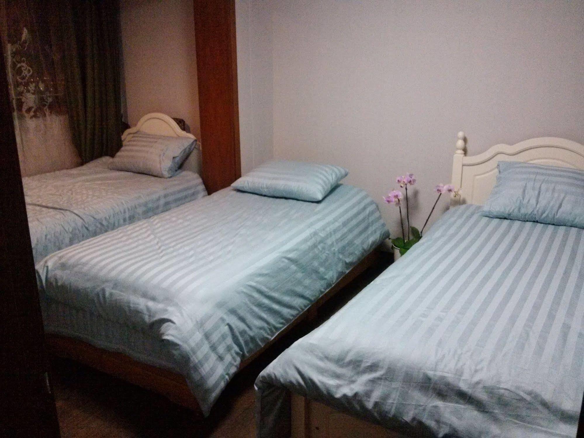 K Star Road Guesthouse - Hostel Seoul Exterior foto