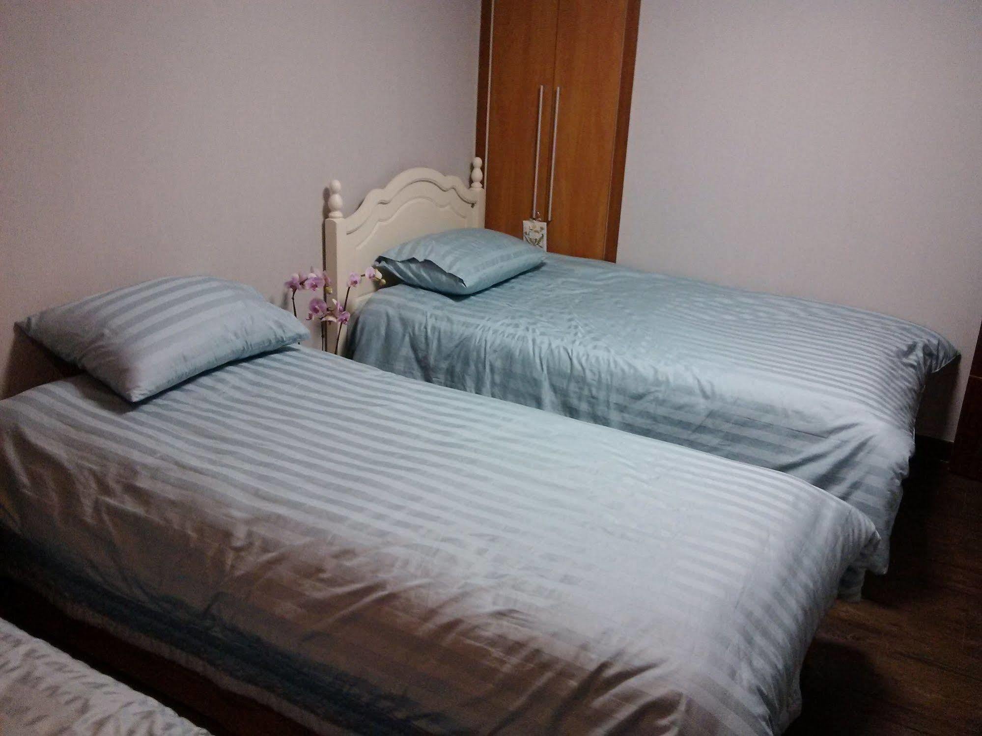 K Star Road Guesthouse - Hostel Seoul Exterior foto